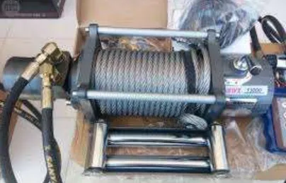 Winch con cable de acero y mangueras hidráulicas
